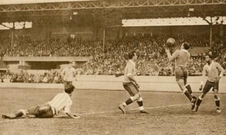 The Uruguayans defend during the 1928 Olympic final in Amsterdam against Argentina ©Uruguayan Football Association