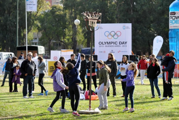 Thousands of sports fans gathered in the forests of Palermo in Buenos Aires to celebrate Olympic Day ©COA