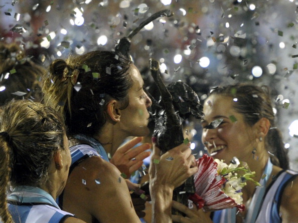 Luciana Aymar, pictured kissing the silverware after Argentina's Champions Trophy win over England in 2012, was forced off with an injury during her side's Hockey World Cup win over New Zealand today ©AFP/Getty Images