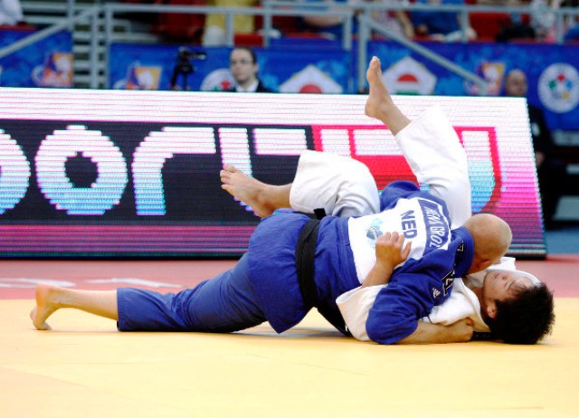 Dutchman Henk Grol (blue) halted the Japanese gold medal rush with victory over Ryunosuke  Haga in the under 100kg final ©IJF