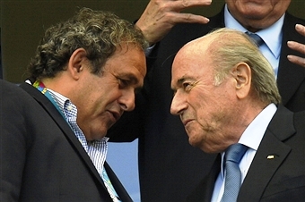 FIFA President Sepp Blatter (right) claims that UEFA boss Michel Platini has promised to introduce goal-line technology at  Euro 2016 ©AFP/Getty Images