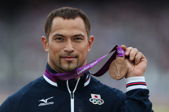 Koji Murofushi, seen here with his London 2012 bronze medal, has promised he is committed to making Tokyo 2020 "the best ever" after his appointment as sports director ©Getty Images