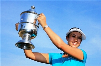 Michelle Wie holds aloft the US Women's Open trophy after clinching the title at Pinehurst ©Getty Images 
