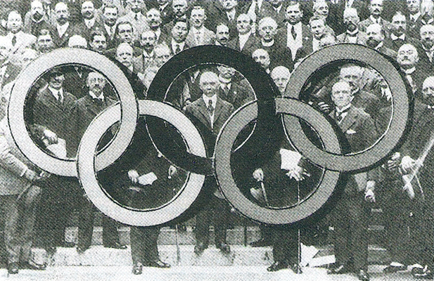 The participants of the Olympic Congress 1914 in Paris gathered around Pierre de Coubertin, overlayed with the new symbol of Olympic Games - the Olympic rings ©Wikipedia
