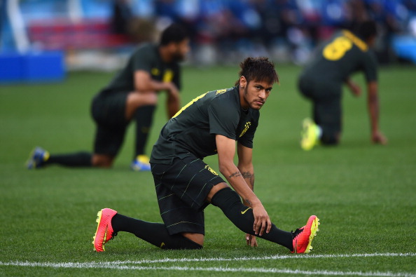 Neymar, Brazil's star turn, warms up with his team mates ahead of their opening World Cup match against Croatia ©AFP/Getty Images