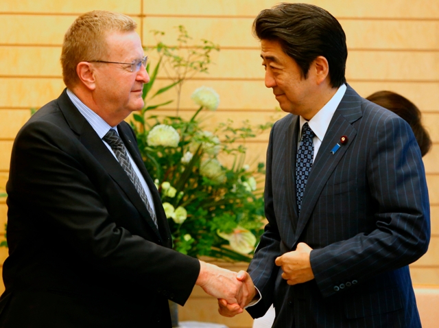 Japanese Prime Minister Shinzo Abe held talks with IOC Coordination Commission chairman John Coates during their first inspection of Tokyo 2020 ©ShugoTakemi/Tokyo 2020