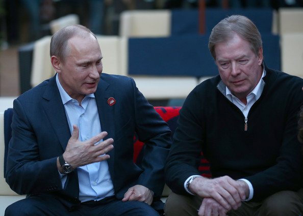 USOC chairman Larry Probst, seen here with Russian President Vladimir Putin during Sochi 2014, has courted controversy by suggesting the IOC Executive Board vote for the Olympic host city rather than the full membership ©Getty Images