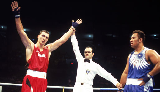 Wladimir Klitschko won the Olympic gold medal at Atlanta 1996 when he beats Tonga's Paea Wolfgram in the final ©Getty Images