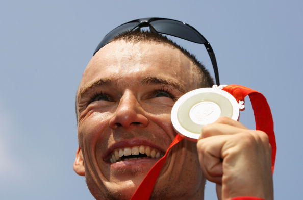 Canada's Simon Whitfield, winner of the first men's Olympic triathlon title in 2000, shows off the silver he won eight years later in Beijing. He is likely to be in the mix when the new ITU Hall of Fame is put in place ©Getty Images