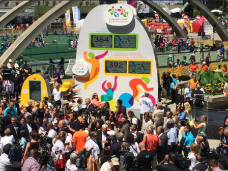 A series of performances led to the unveiling of the Toronto 2015 countdown clock ©City of Toronto/Twitter
