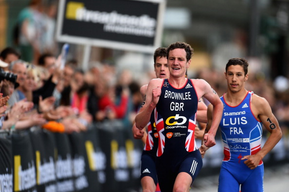 Alistair Brownlee outsprinted Vincent Luis in the final leg of the triathlon for the second day in a row to take the mixed relay world title for Britain ©Getty Images