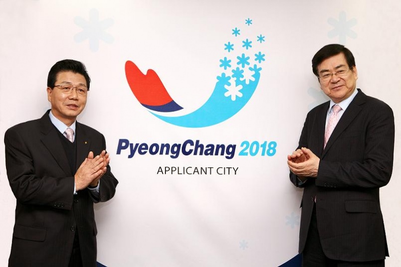 Cho Yang-ho (right) will replace Kim Jin-sun (left) as President of Pyeongchang 2018 after his surprise decision to step down ©Pyeongchang 2018