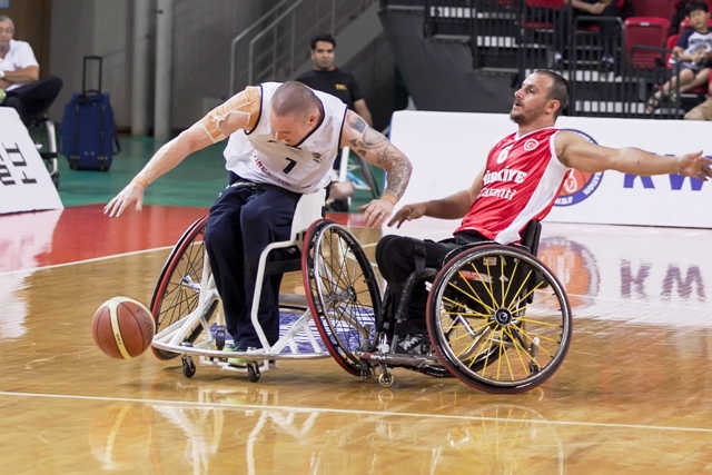 Despite 15 points from Terry Bywater (left) in the final quarter Britain could not secure a place in the World Championship semi-final ©British Wheelchair Basketball
