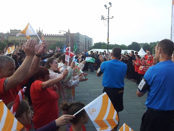 Enthusiastic crowds flock to the streets to see the Baton begin its journey through Glasgow ©ITG