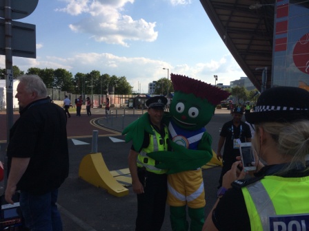 A Glasgow policeman takes a break to pose with Clyde the Mascot ©ITG