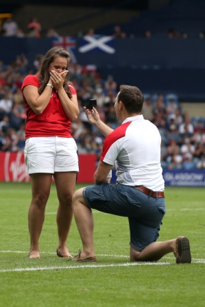 A successful wedding proposal at the rugby sevens ©Glasgow 2014