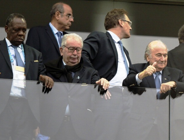 Grondona (centre) was a staunch ally of FIFA President Sepp Blatter ©AFP/Getty Images