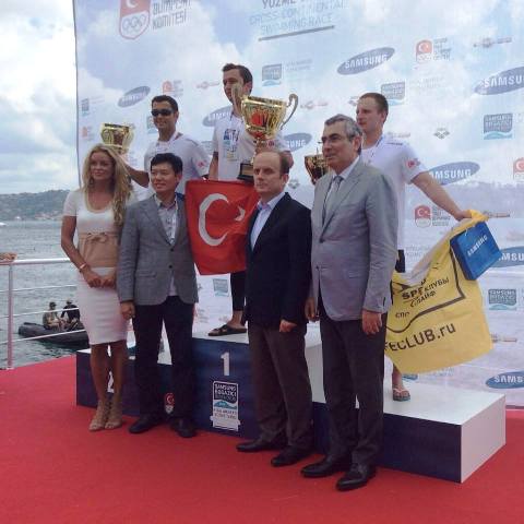 Inge de Bruin (far left) was the special guest of the NOCT at the Samsung Bosphorus Cross Continental swim in Istanbul ©NOCT