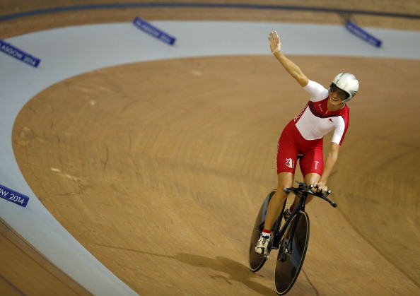 Jo Rowsell celebrates individual pursuit glory ©AFP/Getty Images