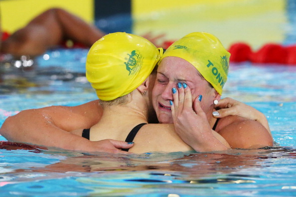 Silver medallist Lorna Tonks (right) embraces Australian compatriot Sally Hunter, who came fourth in the women's 100m breaststroke ©Getty Images 