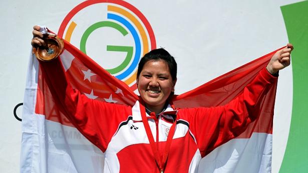 Teo Shun Xie celebrates her gold medal for Singapore ©Getty Images