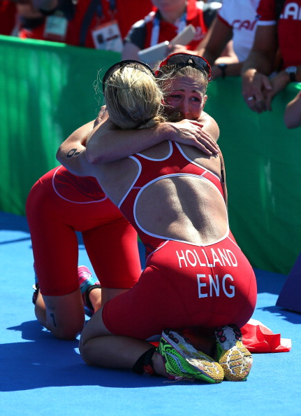 Vicky Holland celebrates with Jodie Holland after the women's triathlon race today ©Getty Images