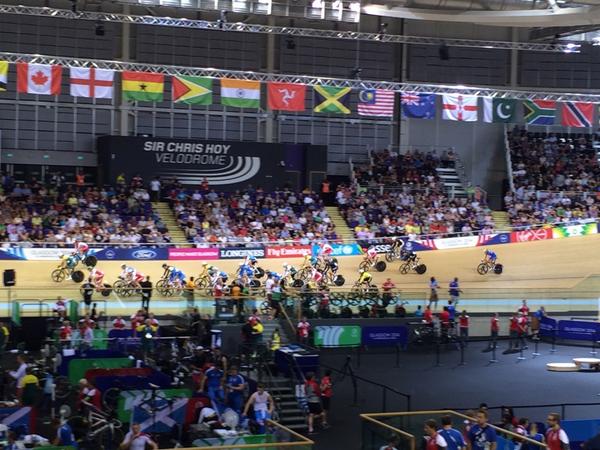 Women's 25km points race ongoing at the Velodrome ©Twitter