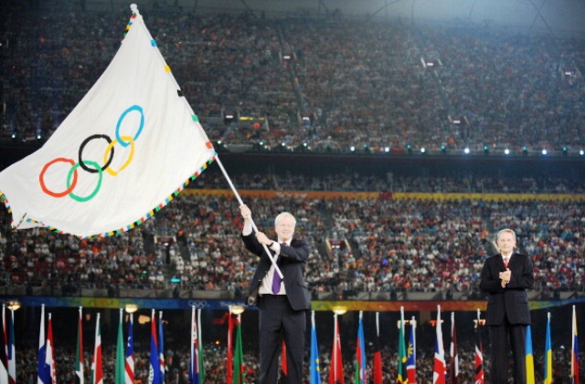 Mayor of London Boris Johnson takes possession of the Olympic Flag at the Beijing 2008 Olympic Games Closing Ceremony ©Getty Images