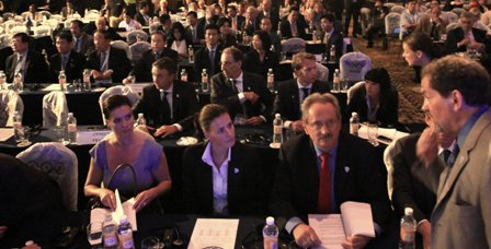 Munich 2018 preparing for their Acapulco presentation, with bid advisor George Hirthler pictured far right ©Stratos Safioleas