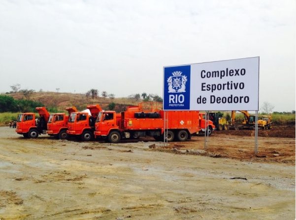 Trucks and diggers arriving to start long-awaited construction work on the Deodoro Cluster ©Rio 2016/Patricia da Matt