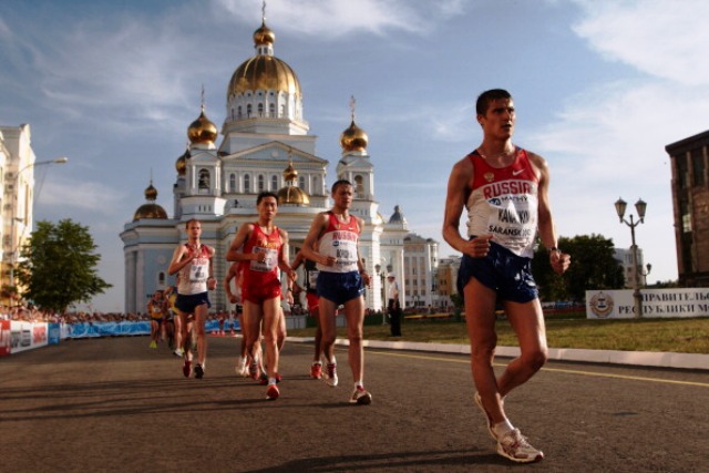 Vladimir Kanaykin (right) was one of a number of Russian walkers to be banned in 2008 for testing positive for EPO ©Getty Images 