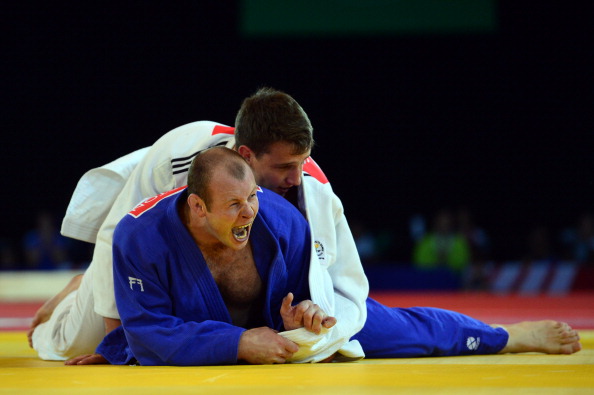 Christopher Sherrington of Scotland (blue) beat South Africa's Ruan Snyman to gold in the men's over 100kg judo ©AFP/Getty Images