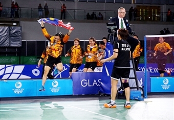 Malaysia celebrate a third Commonwealth Games mixed team gold at the Emirates Arena in Glasgow ©Getty Images 