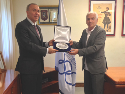 Azerbaijan's Ambassador to Vaqif Sadiqov receives a souvenir of his visit to the European Olympic Committees in Rome from secretary general Raffaele Pagnozzi ©EOC