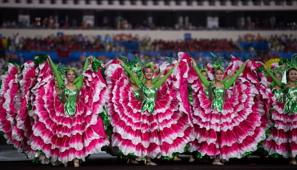 A group of dancers brought a splash of colour to proceedings ©AFP/Getty Images