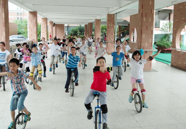 Children in Nanjing trying there hand at cycling ©Twitter