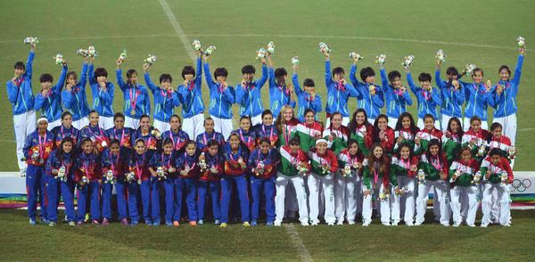 China stand atop the podium after a 5-0 victory in the women's football final ©Twitter