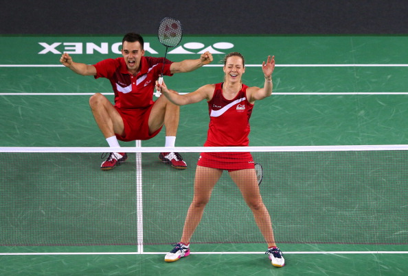 Chris and Gabby Adcock celebrate badminton gold  ©Getty Images