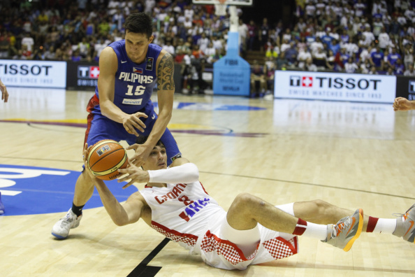 Croatia's Dario Saric vies with Philippines' Marc Pingris during the team's Group B match at the 2014 FIBA World Cup in Seville ©Getty Images