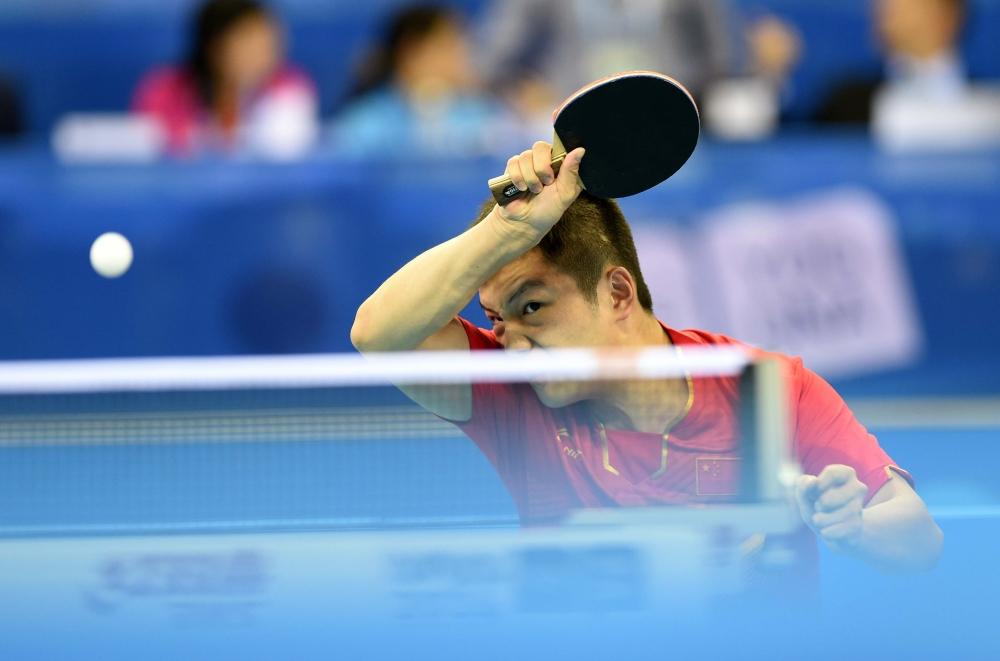 Fan Zhendong of China beat Yang Hengwei of Chinese Taipei 4-0 in the semi-final of the table tennis men's singles ©Nanjing 2014