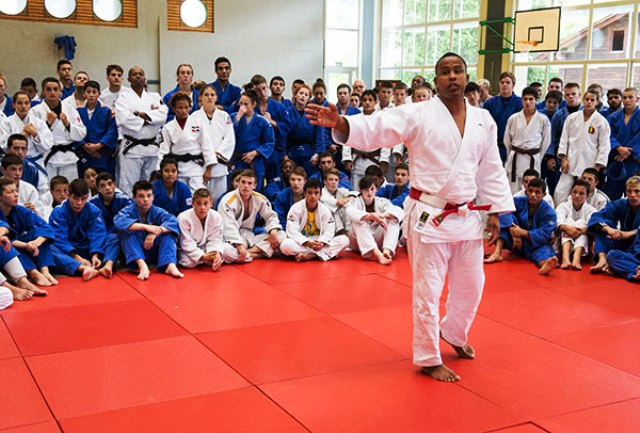 Beijing 2008 bronze medallist Sergei Aschwanden hands out some valuable tips and advice to young judoka ©IJF