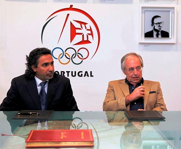 ICSS President Mohammed Hanzab (left) and COP President José Manuel Constantino sign the landmark agreement on sporting integrity ©ICSS