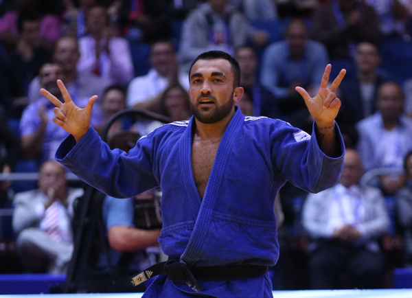 Greece's Ilias Iliadis won his third world title - 10 years after claiming Olympic gold at Athens 2004 ©IJF