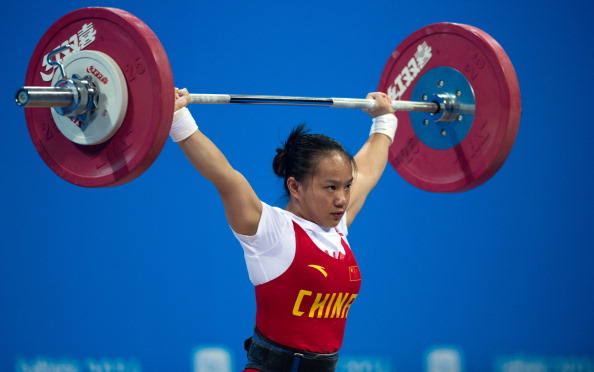 Jiang Huihua won China's first gold of Nanjing 2014 with victory in the women's 48kg weightlifting ©AFP/Getty Images