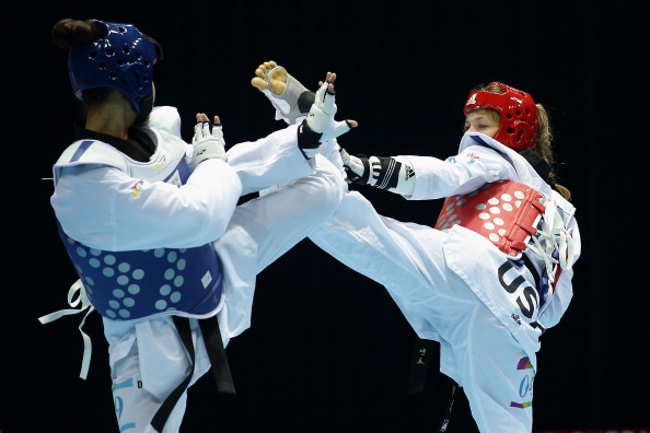 Kendall Yount of the United States (right) beat Uzbekistan's Umida Abdullaeva to gold in the taekwondo women's 63kg final ©Getty Images