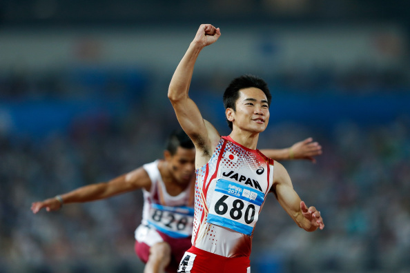 Kenta Oshima of Japan punched the air with joy after winning the men's 100m final ©Getty Images