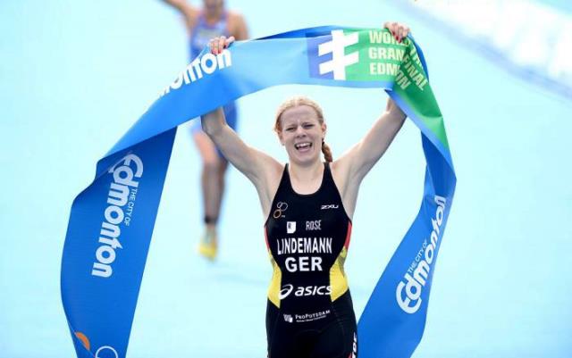 Laura Lindemann raced to a dramatic win at the ITU Junior Triathlon World Championships in Edmonton ©ITU/Delly Carr