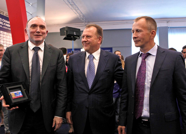 International Judo Federation President Marius Vizer, pictured here with Boris Dubrokovsky (left), Acting Governor of the Chelyabinsk Region, and Sergey Solovychik (right), head of the European Judo Union, has hailed the early impact of the World Championships ©IJF