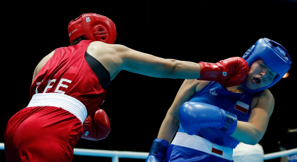 Nien-Chin Chen of Chinese Taipei (left) lost to Elzbieta Wojcik of Poland in the women's middleweight gold medal bout ©Nanjing 2014