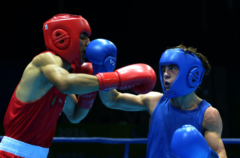 Peter McGrail (right) of Great Britain beat Algeria's Salem Tamma in the bantamweight bronze medal bout ©Nanjing 2014